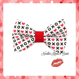 XOXO Valentine's Day Hugs & Kisses Bow Tie